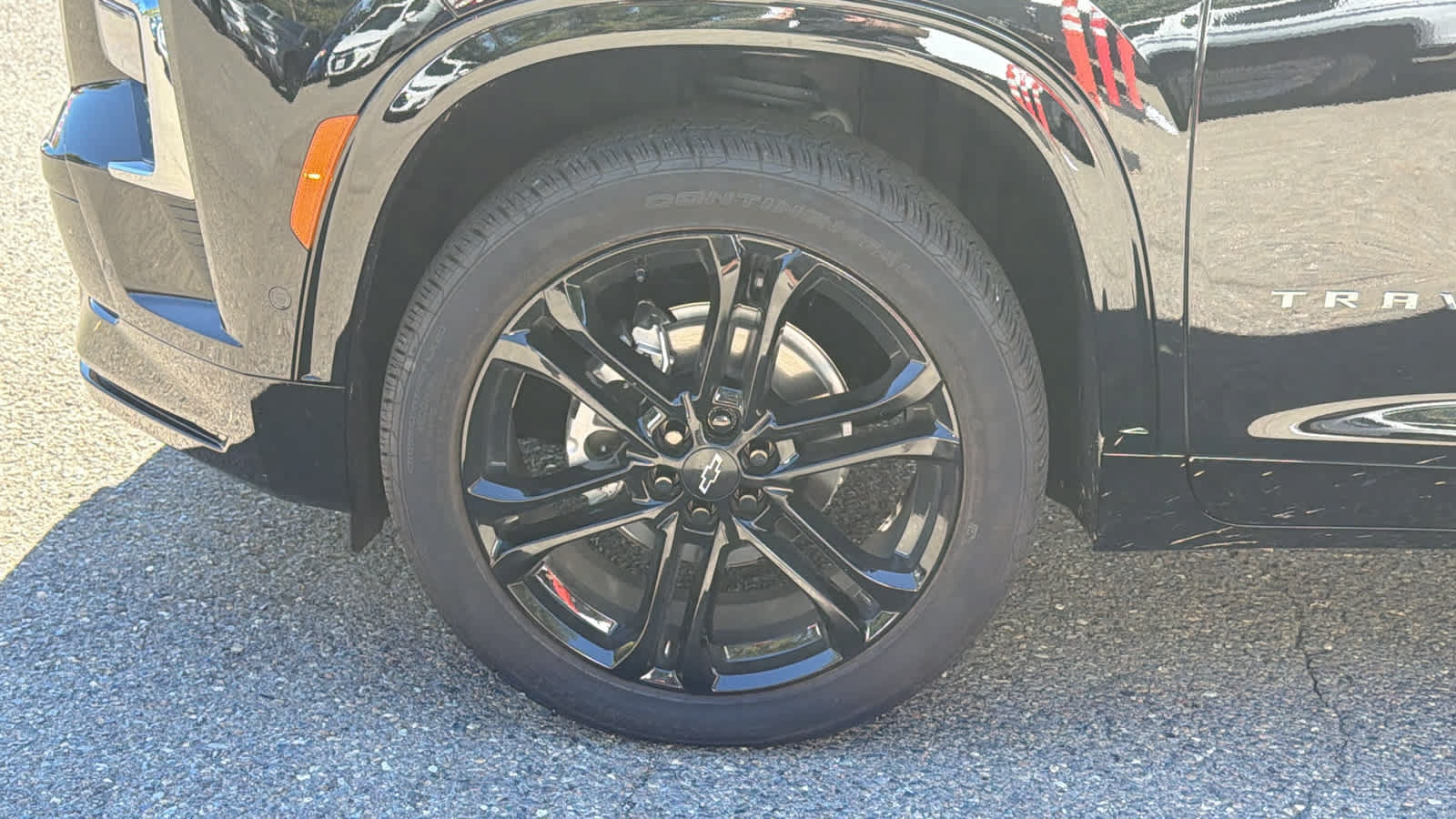 Used 2025 Chevrolet Traverse High Country w/ LPO, Floor Liner Package AWD/4WD image 9