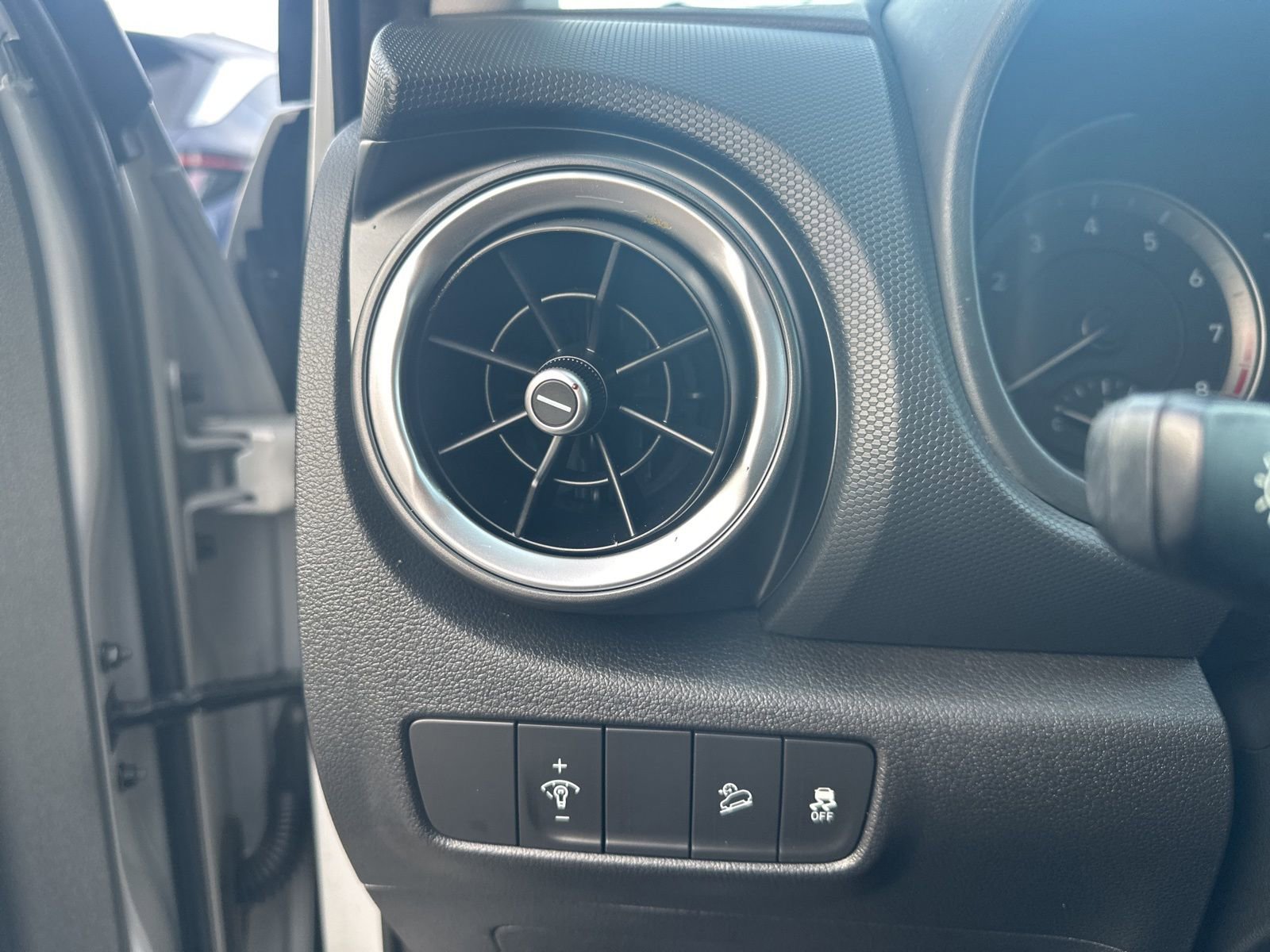 Used 2023 Hyundai Kona SEL image 14