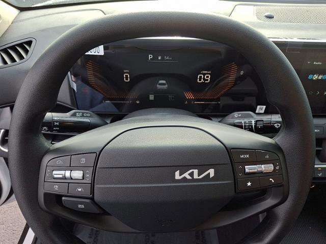 New 2025 Kia K4 LXS image 9