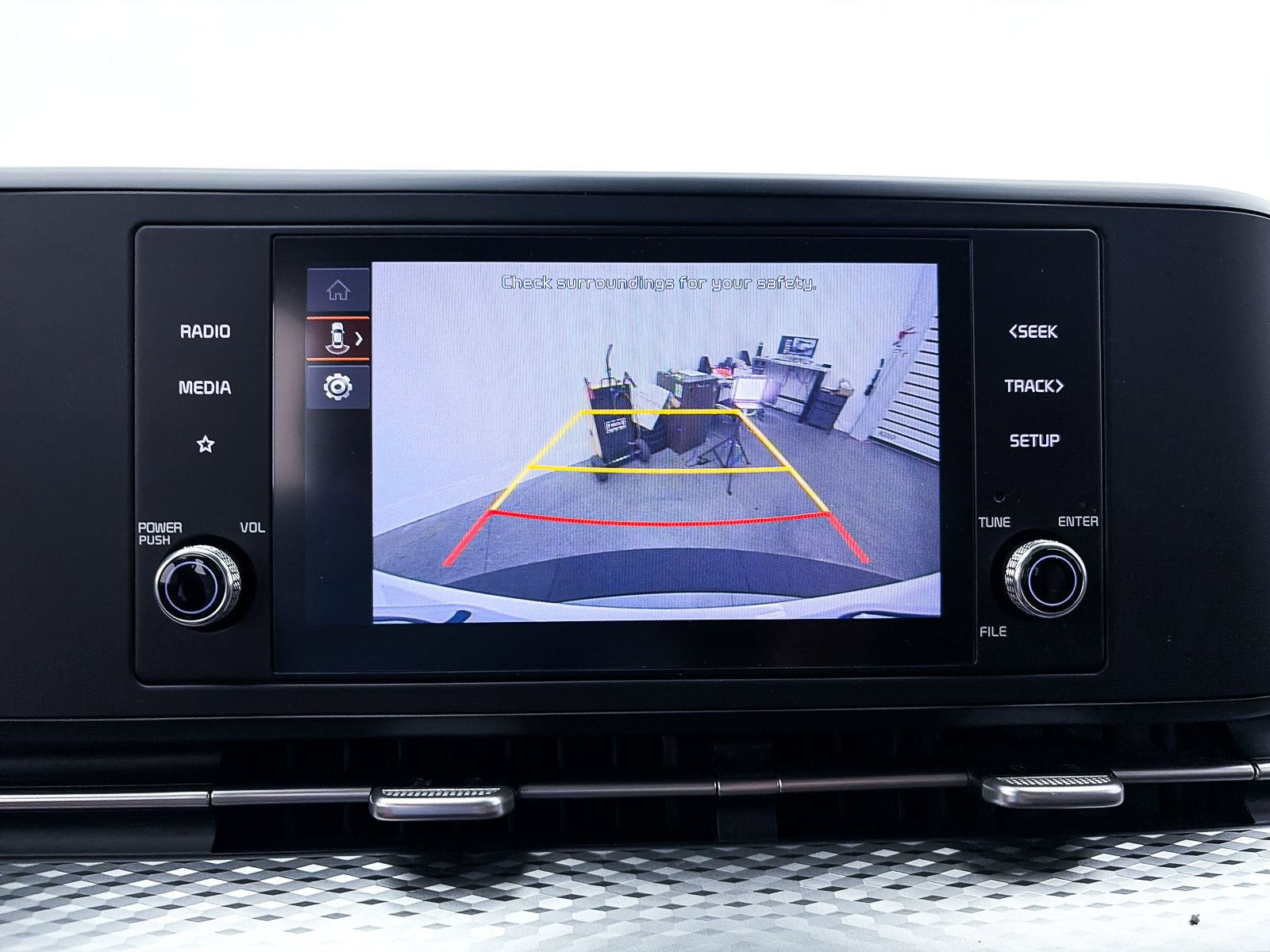 Used 2024 Kia Carnival LX image 4