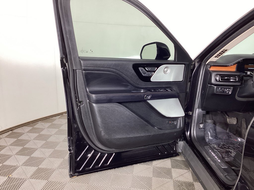 Used 2020 Lincoln Aviator Reserve w/ Equipment Group 201A image 17