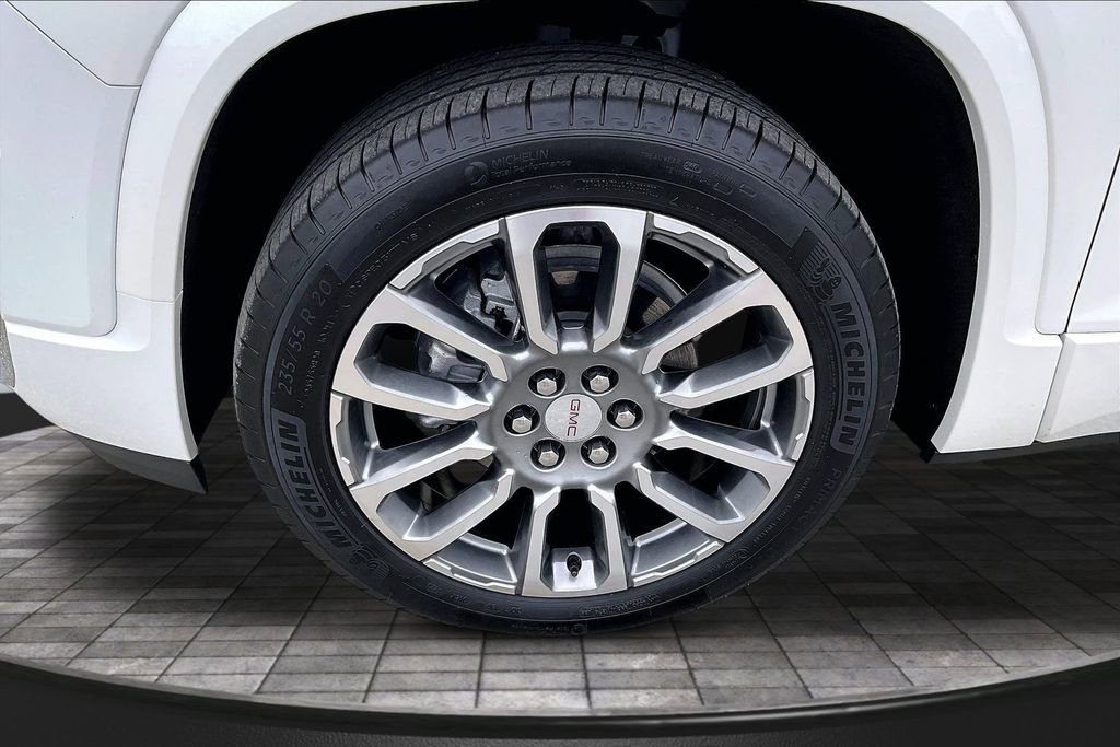 Used 2023 GMC Acadia Denali w/ Denali Technology Package FWD image 9