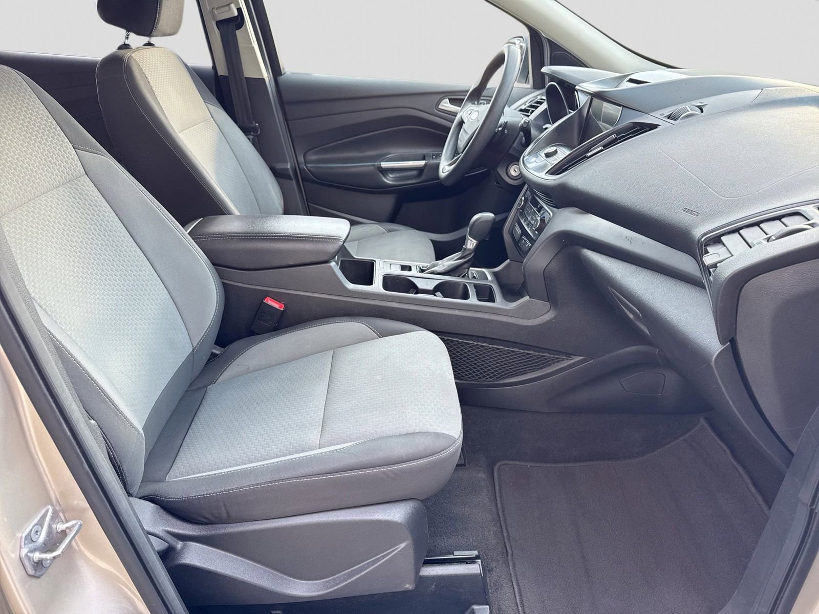 Used 2017 Ford Escape SE w/ Equipment Group 201A image 7