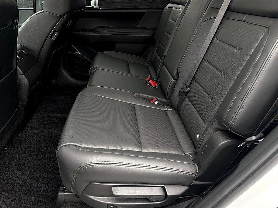 Certified 2025 Hyundai Santa Fe Limited image 7