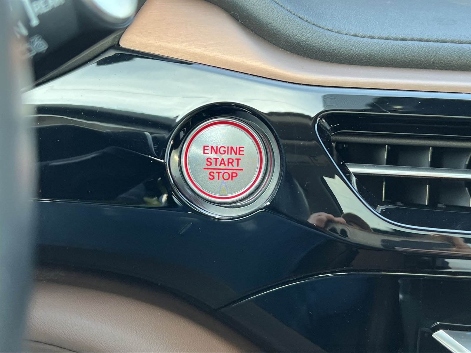 Certified 2024 Acura MDX SH-AWD w/ Technology Package image 31