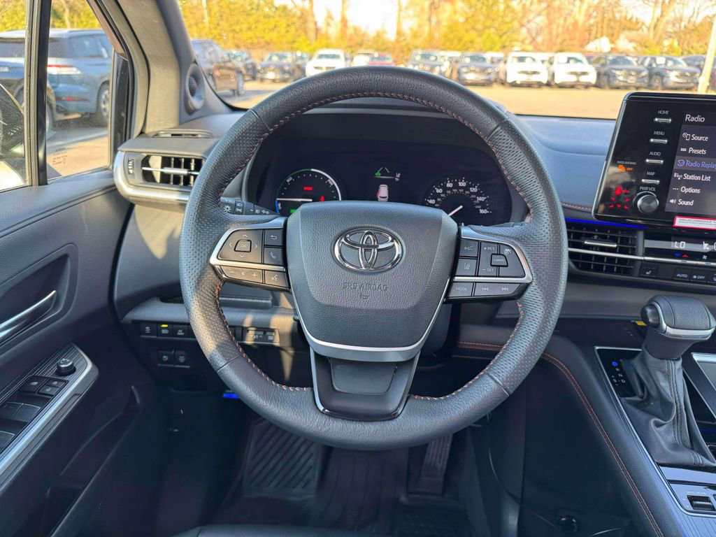 Used 2024 Toyota Sienna XSE w/ XSE Plus Package image 23