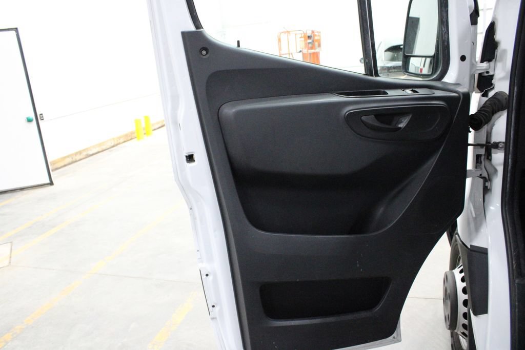 Used 2019 Mercedes-Benz Sprinter 170 Cargo image 11