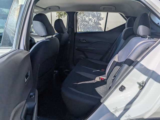 Used 2018 Nissan Kicks SV FWD image 16