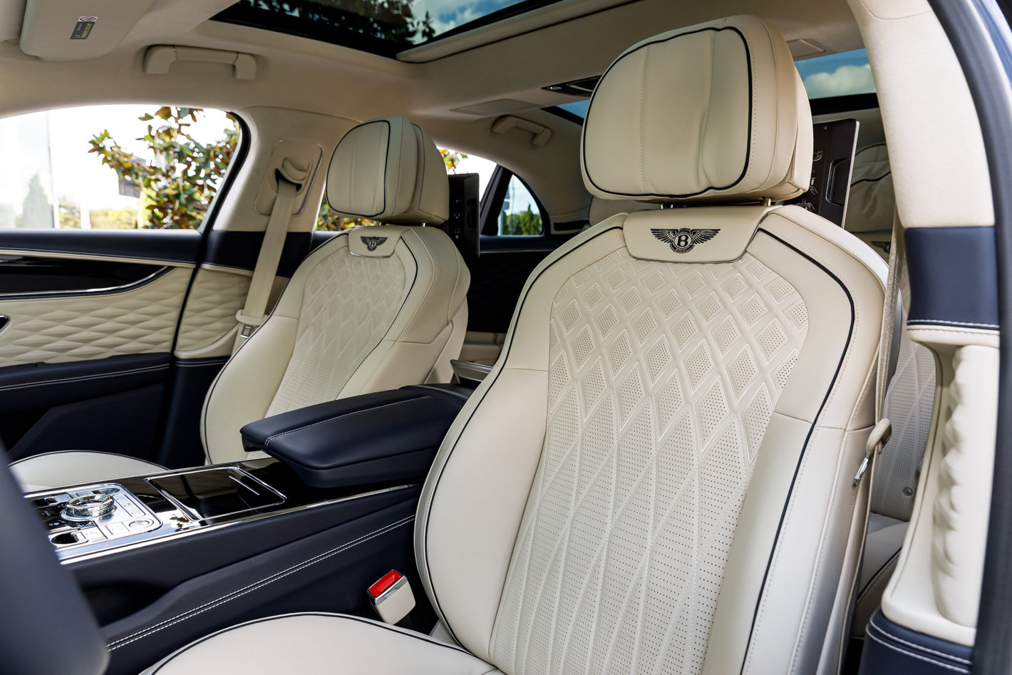 Used 2023 Bentley Flying Spur Azure AWD/4WD image 22