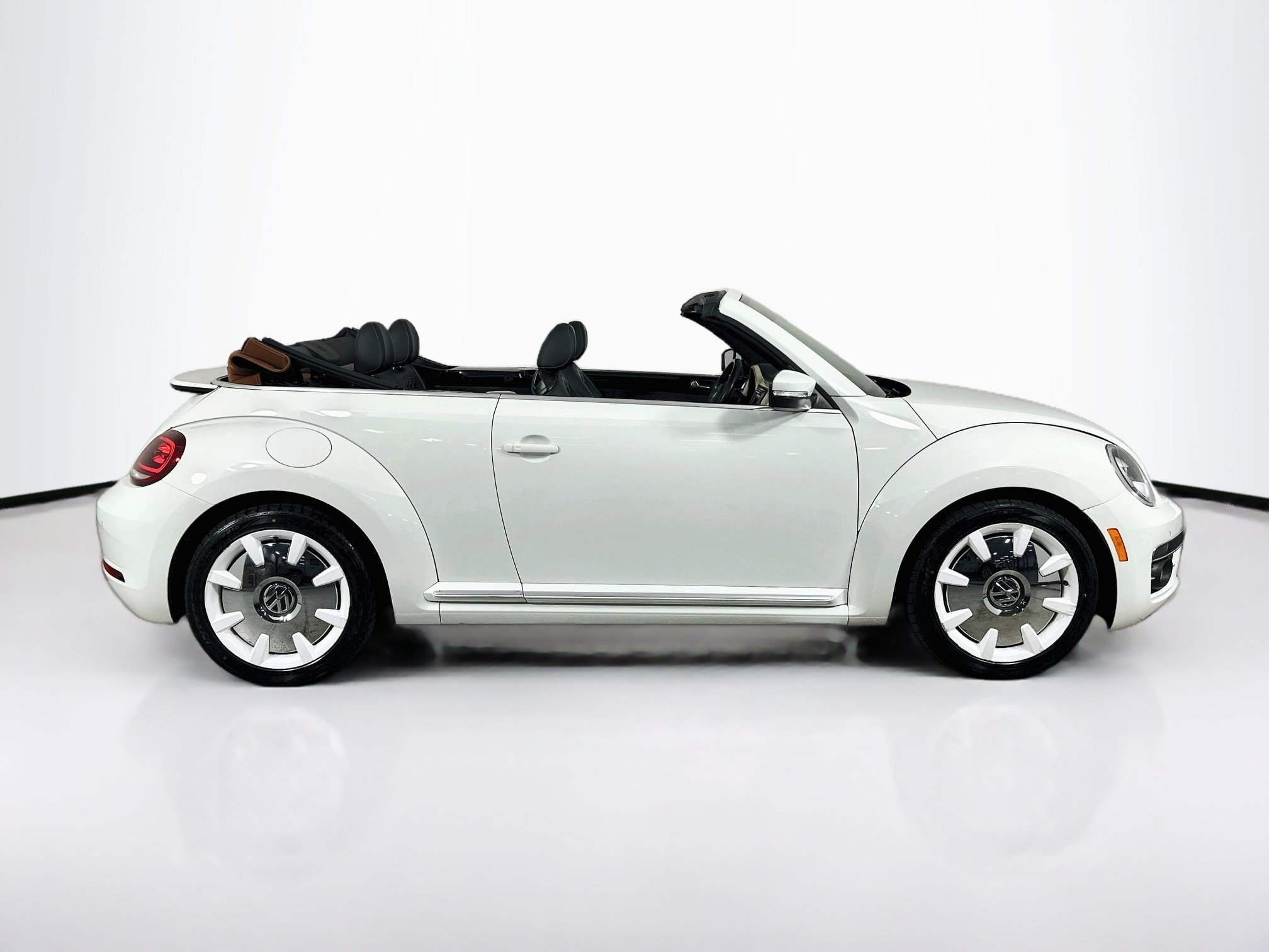 Used 2019 Volkswagen Beetle 2.0T S FWD image 4