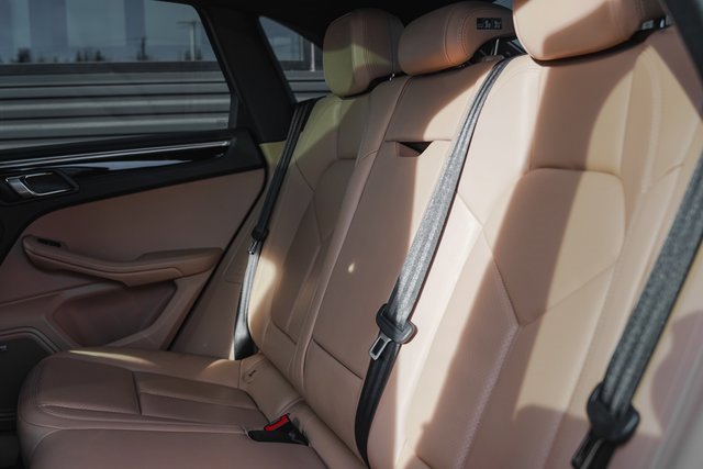 Used 2021 Porsche Macan image 24