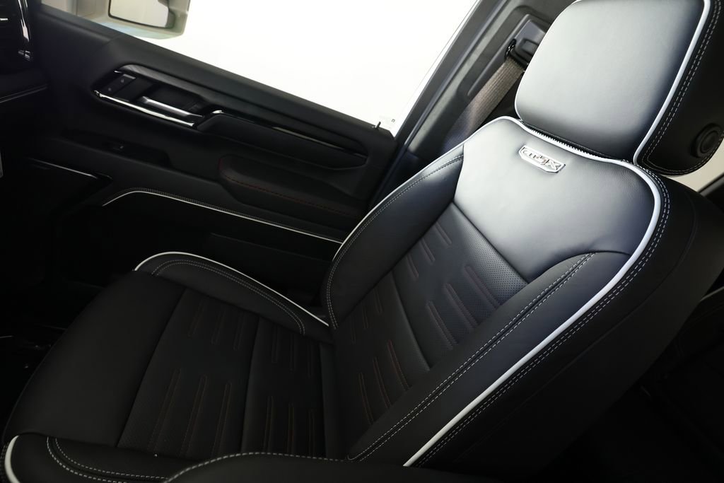 Used 2026 GMC Sierra 2500 AT4X image 35