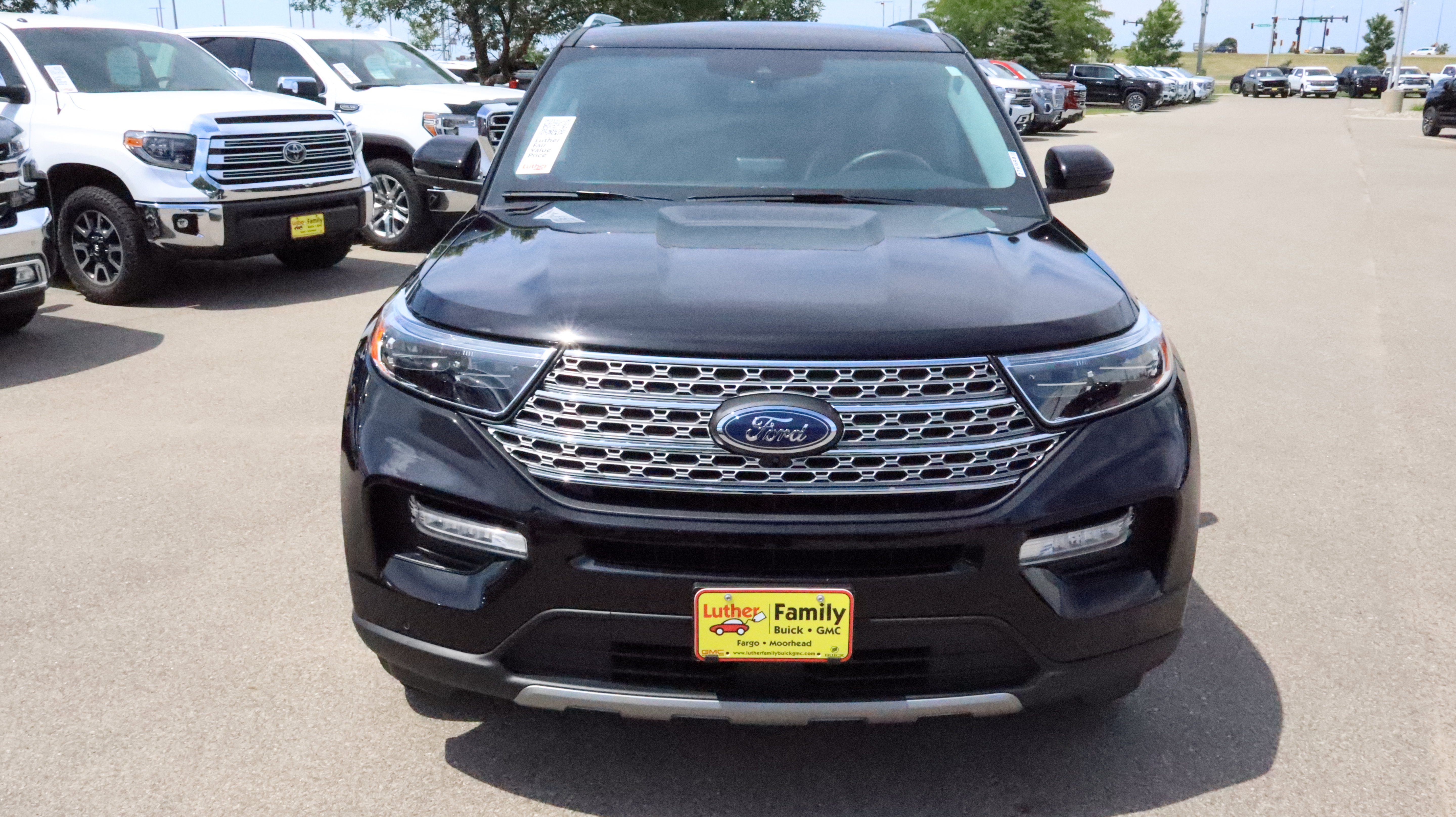 Used 2024 Ford Explorer Limited w/ Limited Technology Package AWD/4WD image 2
