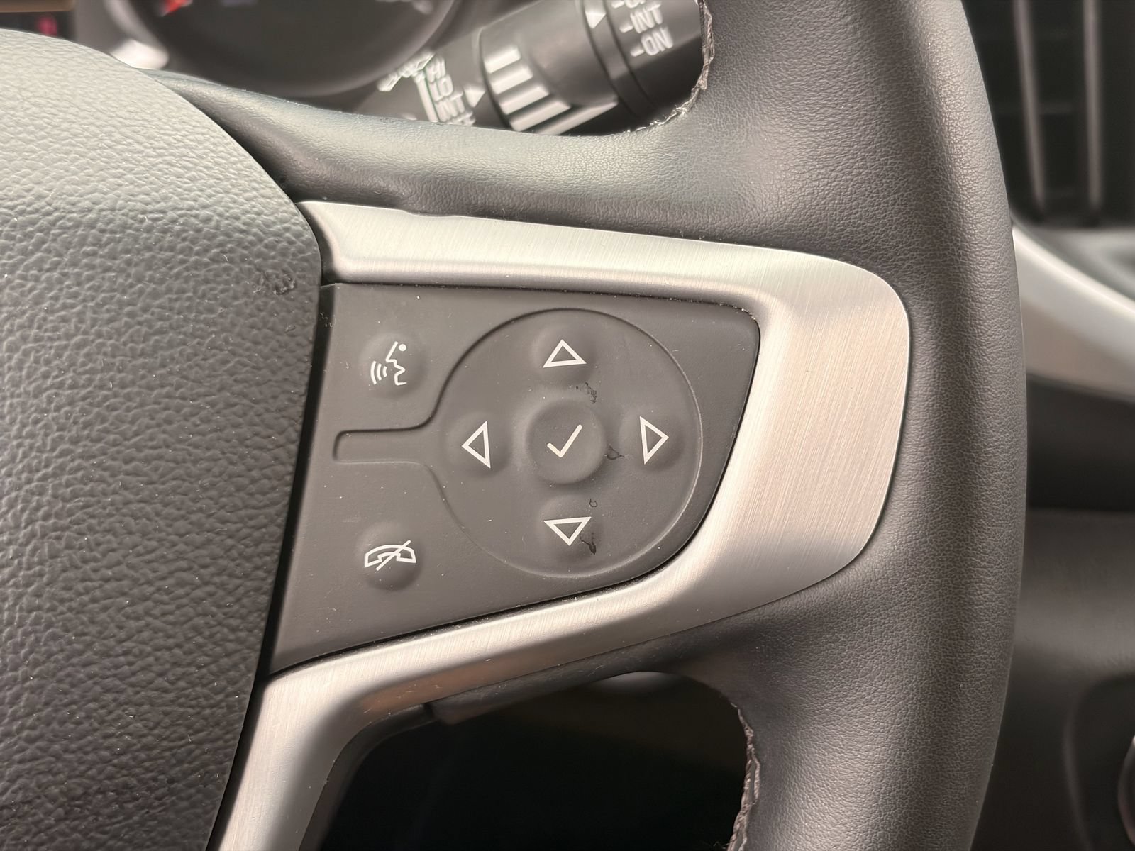 Used 2023 GMC Terrain SLT FWD image 28