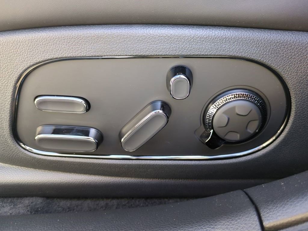 New 2026 Genesis G90 3.5T Prestige image 19