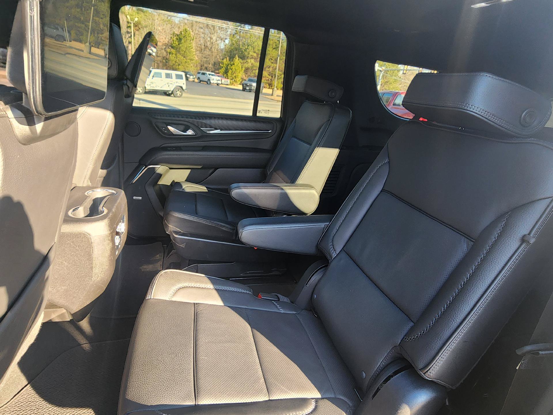 Used 2024 GMC Yukon XL Denali w/ Advanced Technology Package AWD/4WD image 10