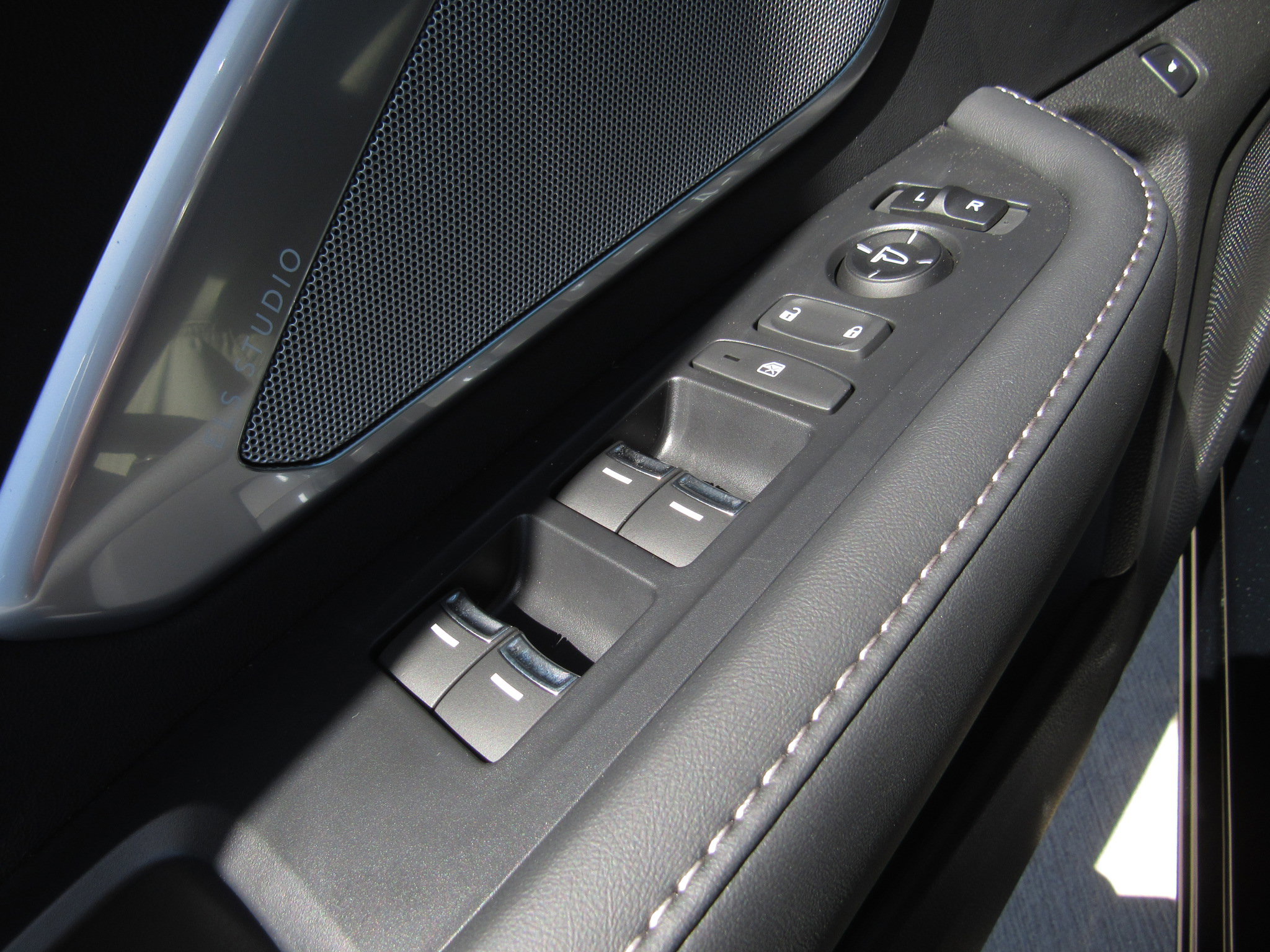 Certified 2025 Acura RDX SH-AWD w/ Technology Package image 25