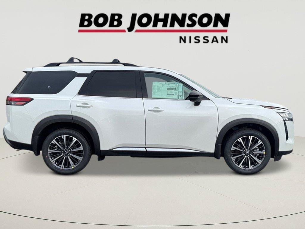 New 2026 Nissan Pathfinder Platinum w/ Accent Package AWD/4WD image 2