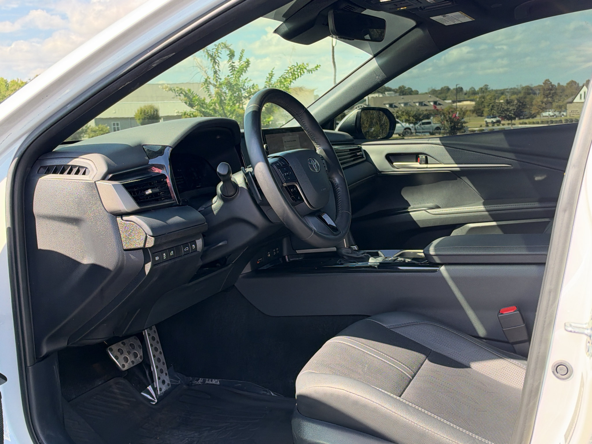 Used 2025 Toyota Camry XSE FWD image 10