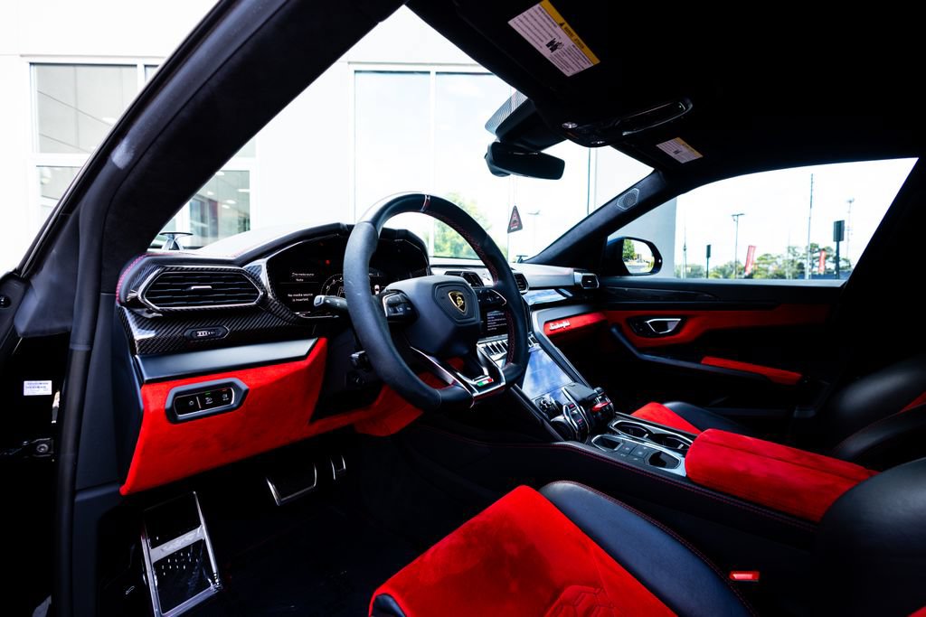 Used 2022 Lamborghini Urus AWD/4WD image 29