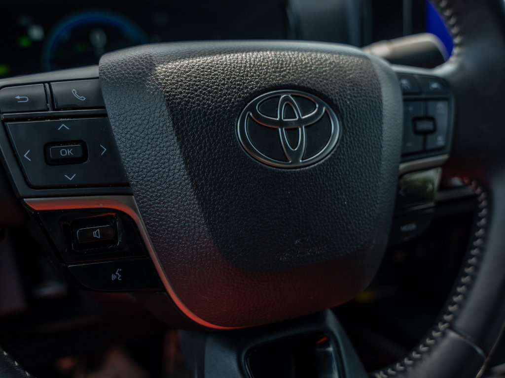 Used 2025 Toyota Camry SE FWD image 30
