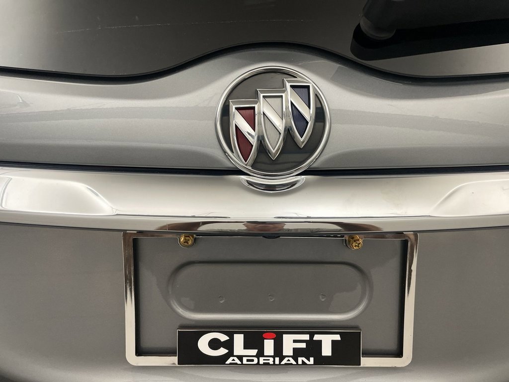 Used 2023 Buick Enclave Essence image 25