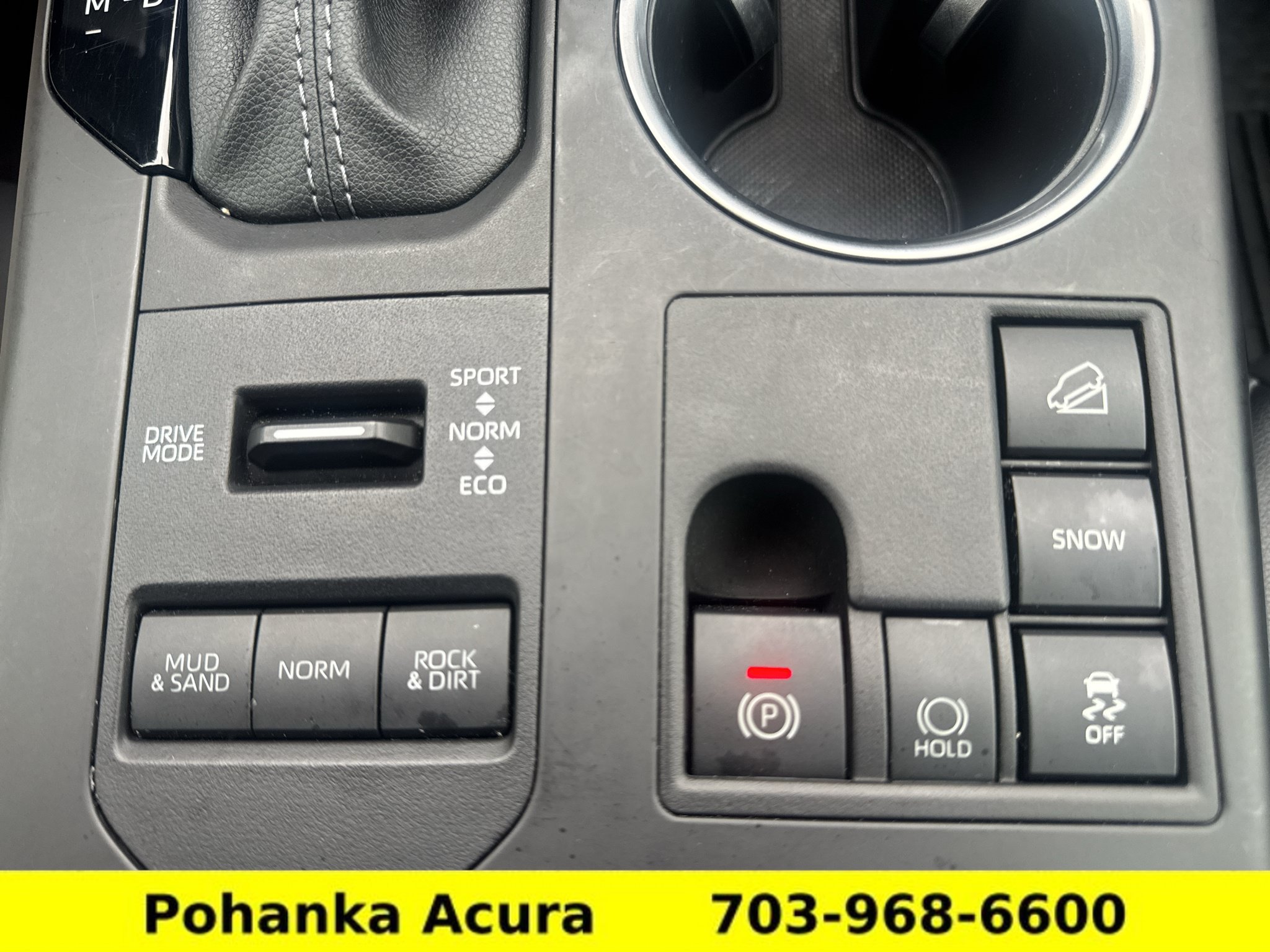 Used 2024 Toyota Highlander XLE AWD/4WD image 16