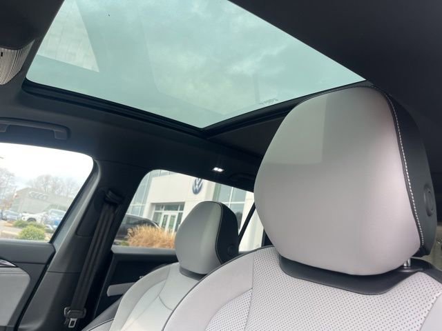 New 2026 Volkswagen Tiguan SE R-Line FWD image 31