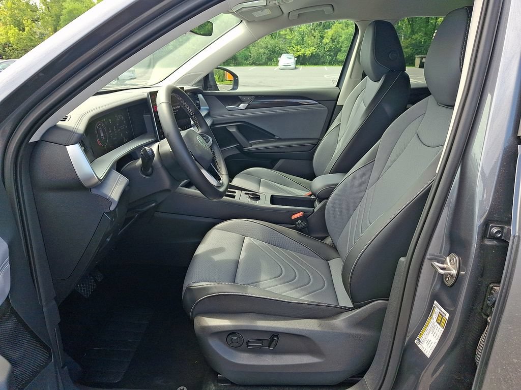 Used 2026 Volkswagen Tiguan SE AWD/4WD image 13