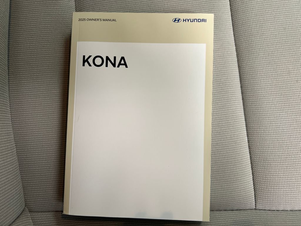 Used 2025 Hyundai Kona SEL FWD image 27