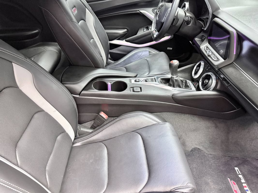 Used 2016 Chevrolet Camaro SS RWD image 12