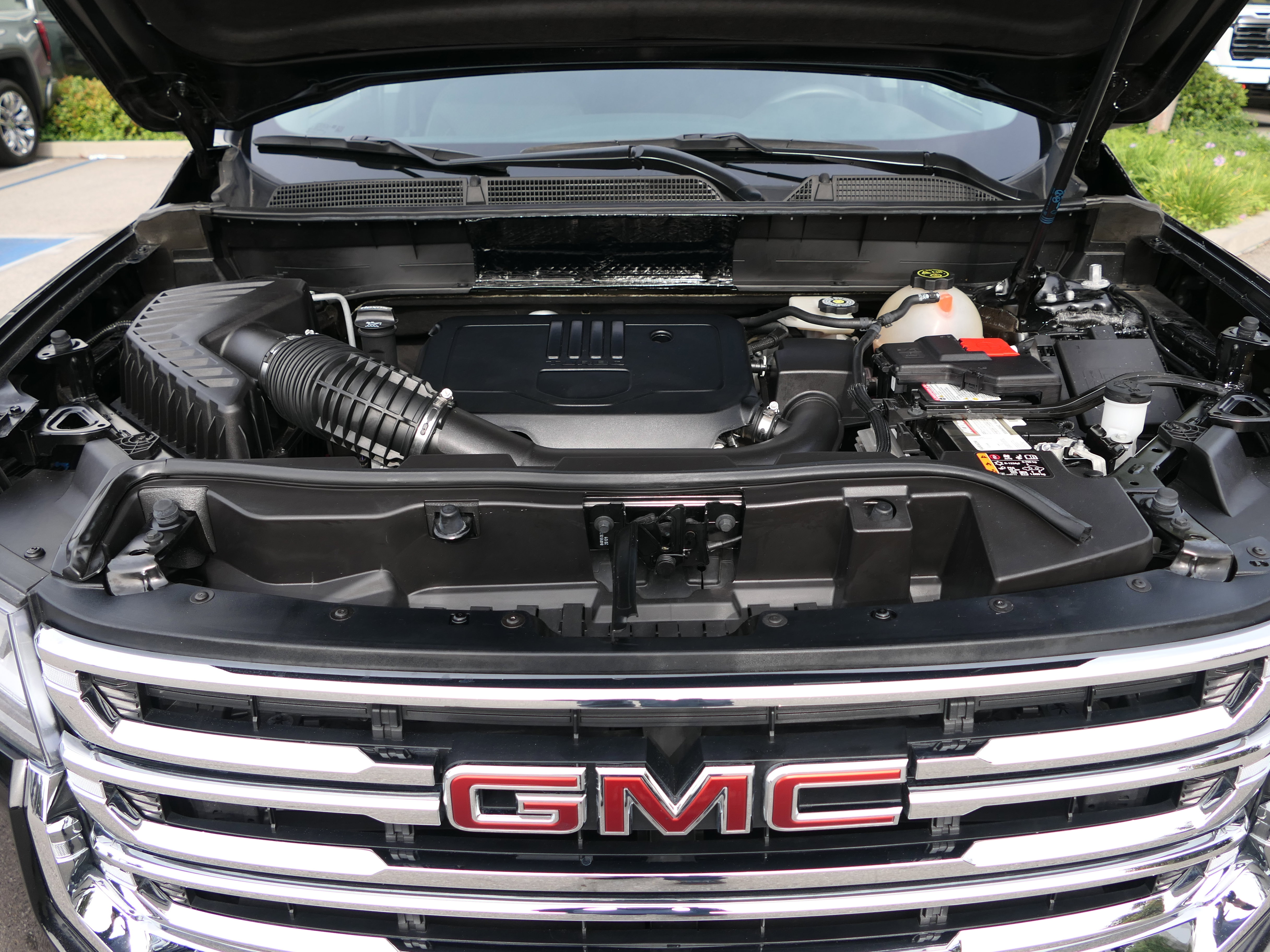 Used 2023 GMC Acadia SLE w/ Driver Convenience Package FWD image 28