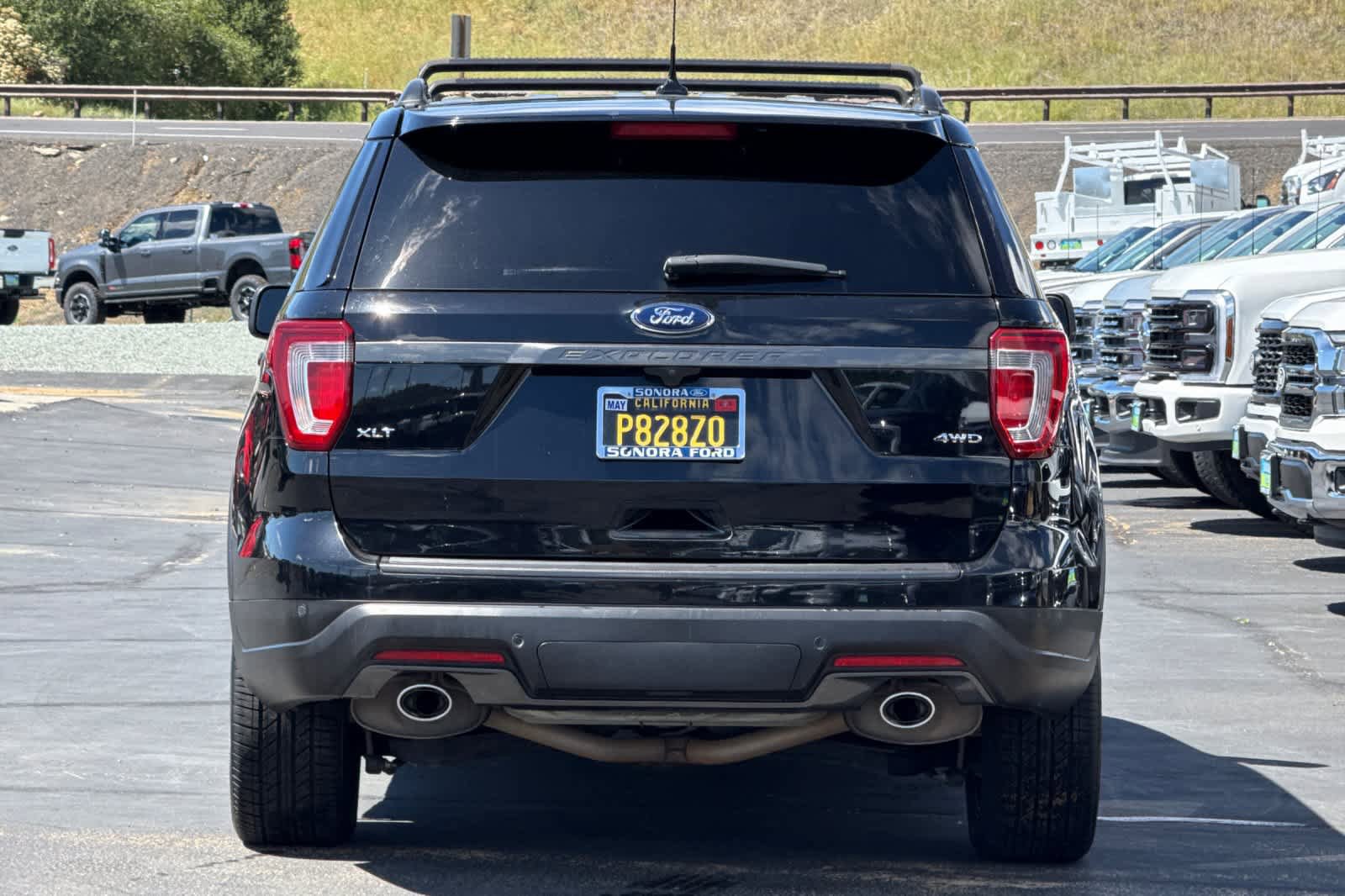 Used 2018 Ford Explorer XLT w/ Equipment Group 202A image 5