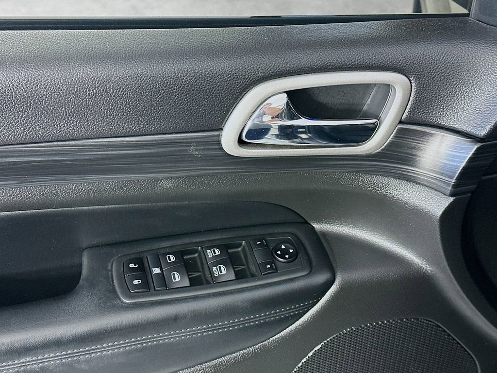 Used 2020 Jeep Grand Cherokee Altitude image 24