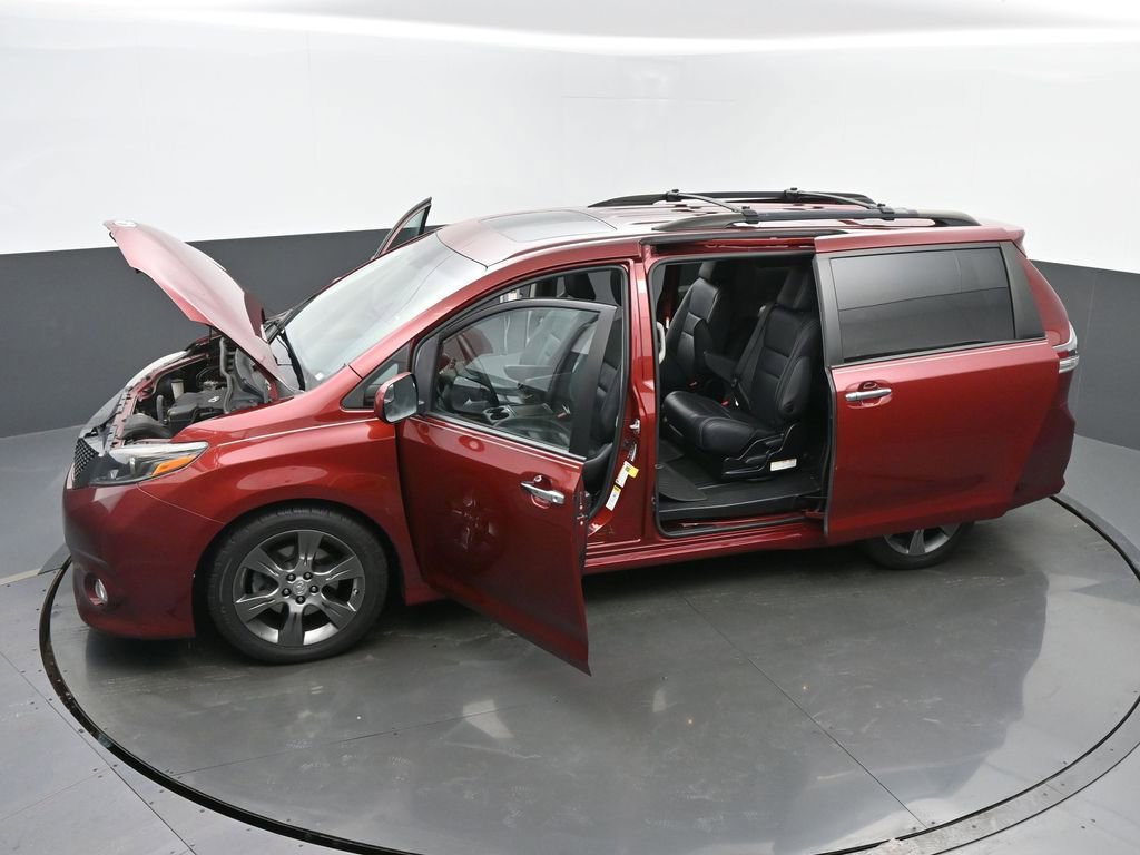 Used 2015 Toyota Sienna SE image 66