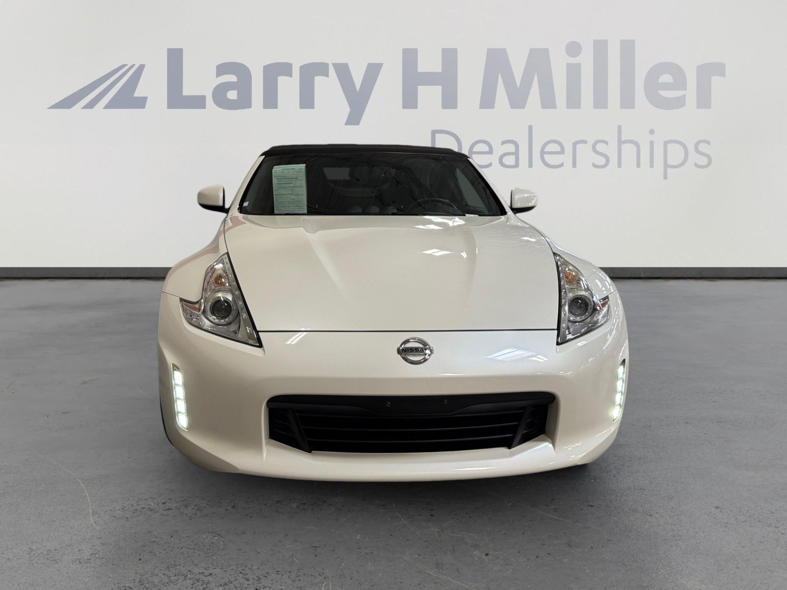 Used 2014 Nissan 370Z Touring w/ Sport Package image 8