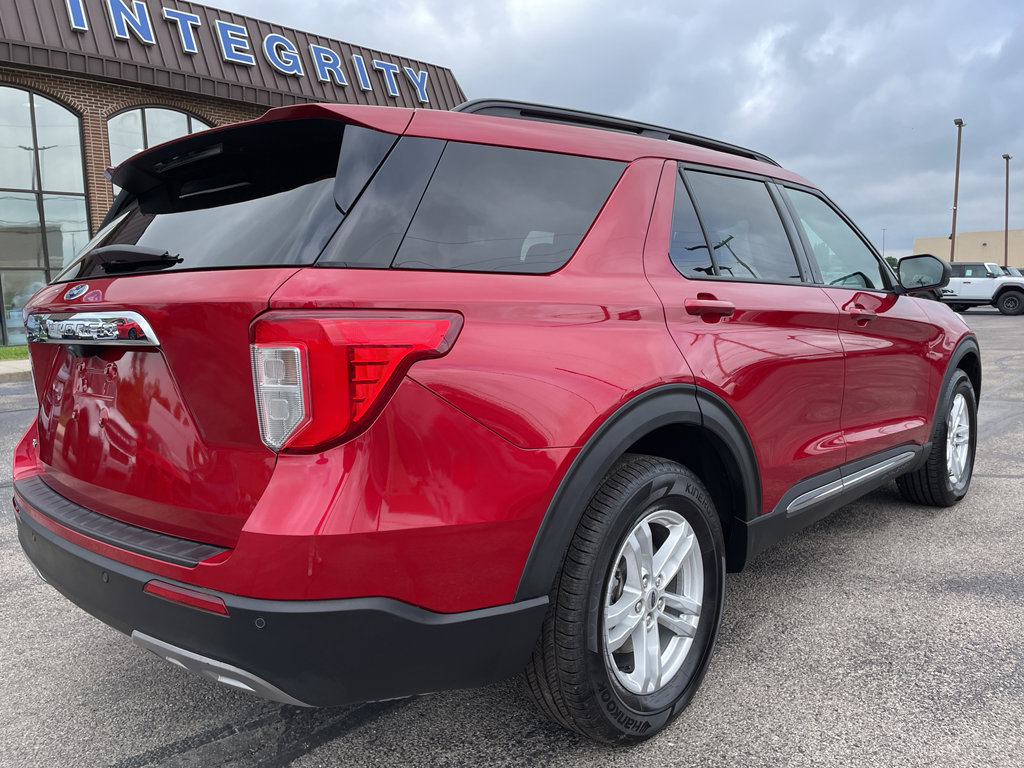 Used 2020 Ford Explorer XLT w/ Equipment Group 202A image 8
