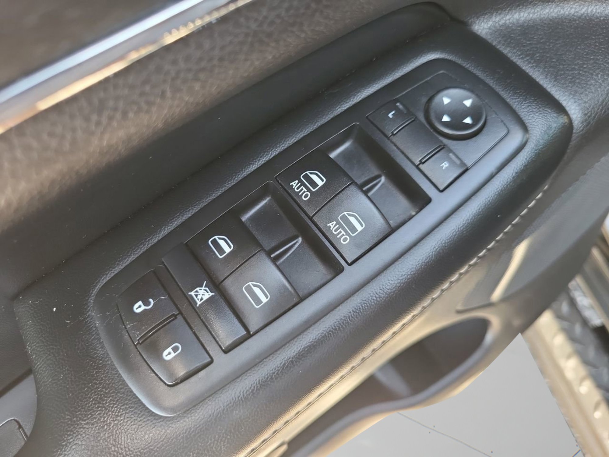 Used 2017 Jeep Grand Cherokee Limited w/ Luxury Group II image 18