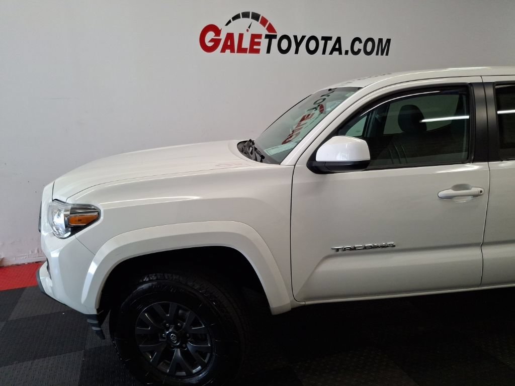 Used 2023 Toyota Tacoma SR5 AWD/4WD image 5