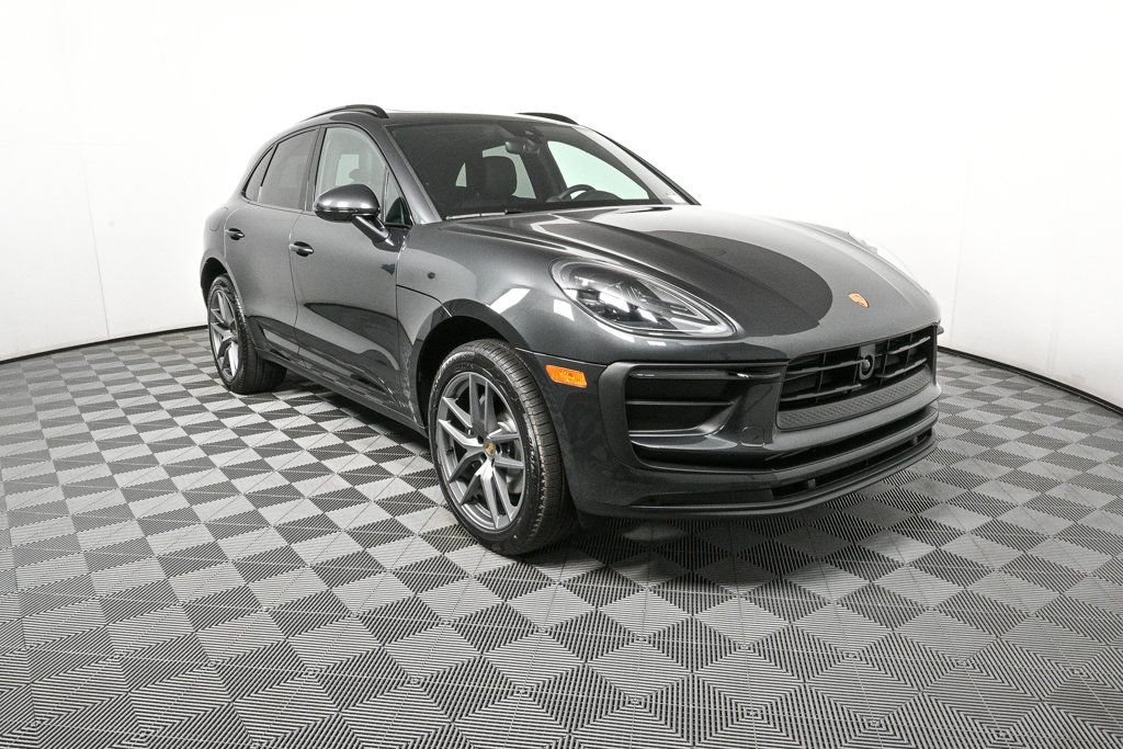 Certified 2026 Porsche Macan AWD/4WD image 27
