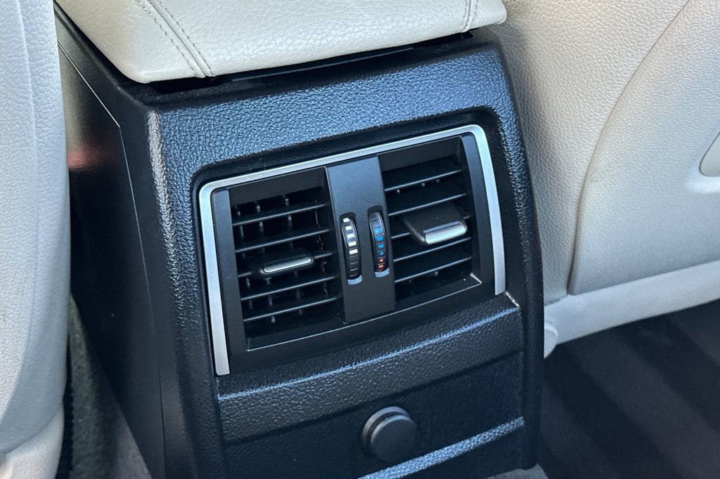 Used 2016 BMW 328i Sedan w/ Technology Package image 13