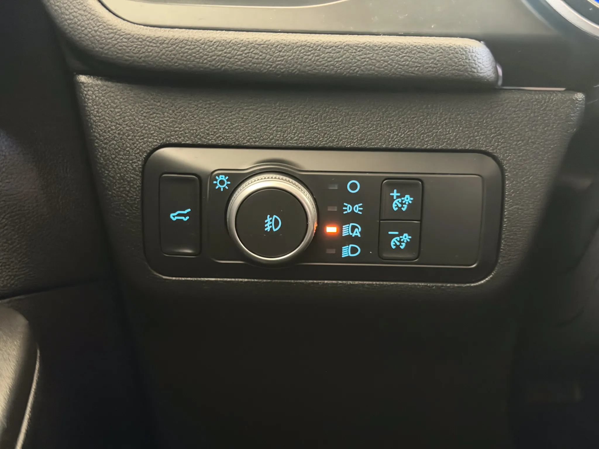 Used 2020 Ford Escape Titanium AWD/4WD image 36