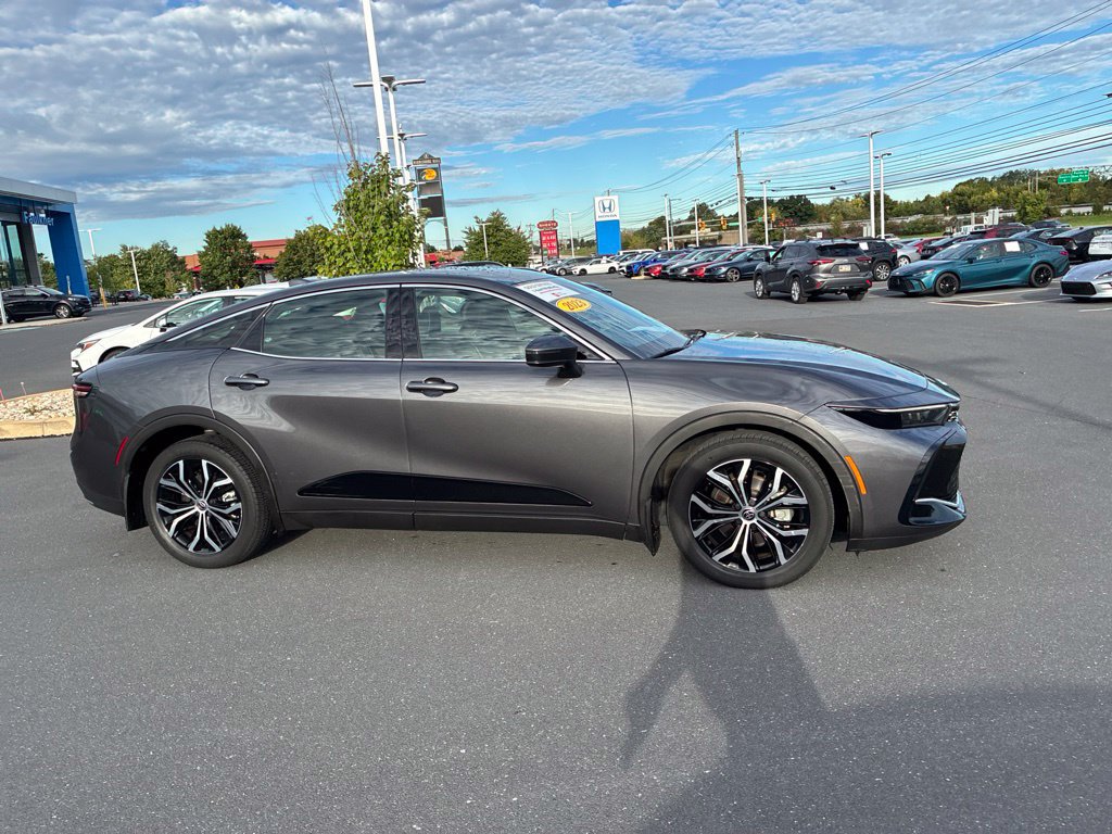 Certified 2023 Toyota Crown AWD/4WD image 5