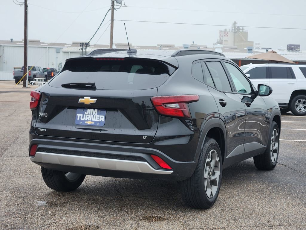 Used 2025 Chevrolet Trax LT FWD image 7