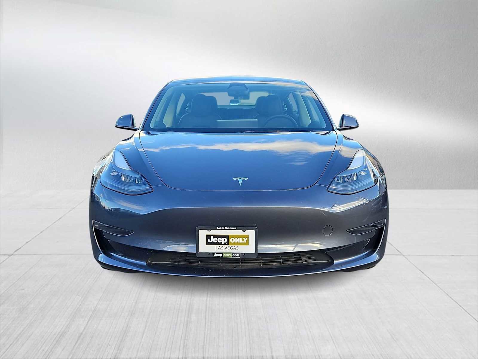 Used 2023 Tesla Model 3 Standard Range image 3