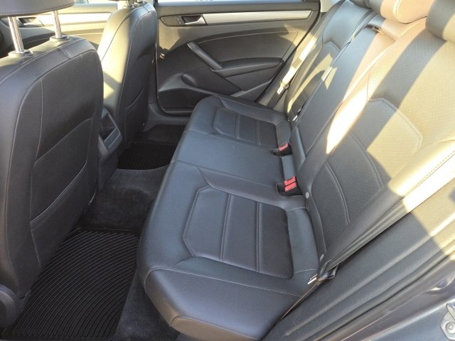 Used 2015 Volkswagen Passat 1.8T Limited Edition image 10