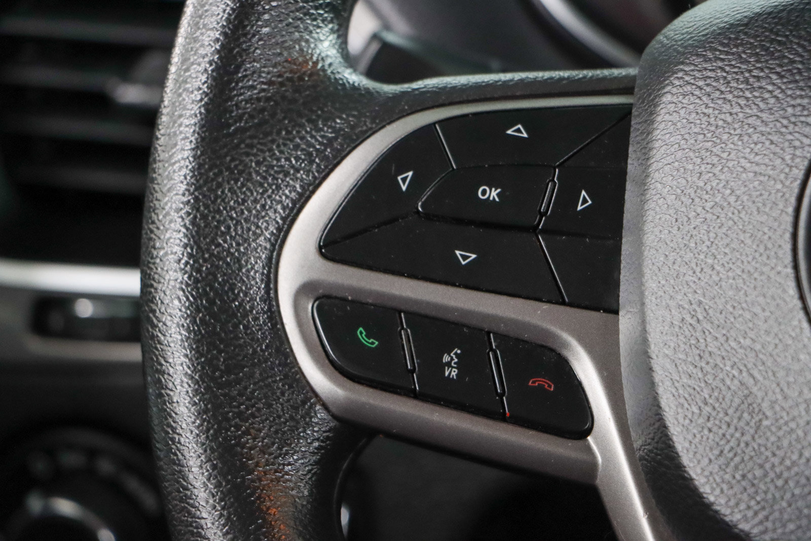 Used 2019 Jeep Cherokee Latitude w/ Popular Appearance Group image 13