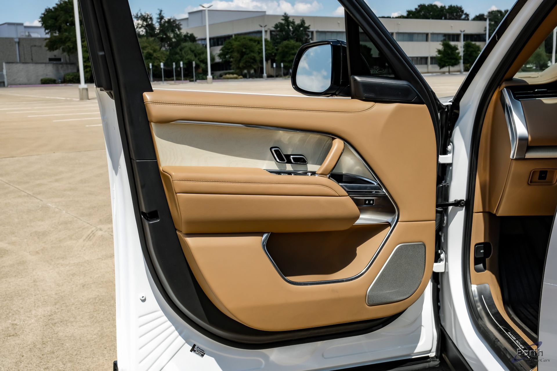 Used 2024 Land Rover Range Rover SV AWD/4WD image 65