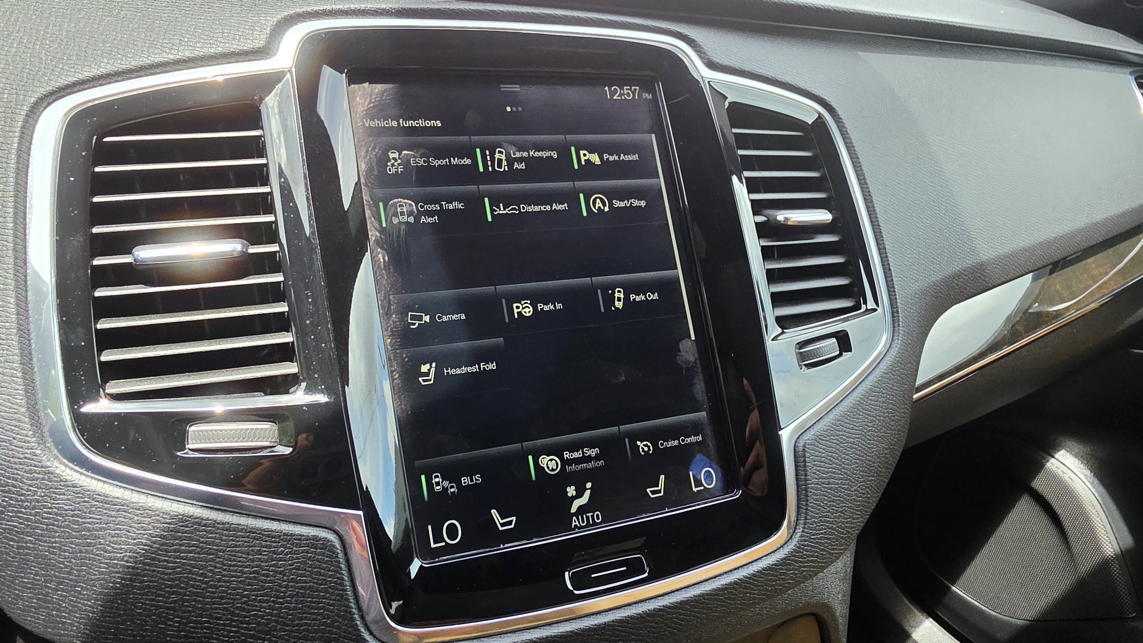 Used 2018 Volvo XC90 T6 Momentum w/ Convenience Package AWD/4WD image 44