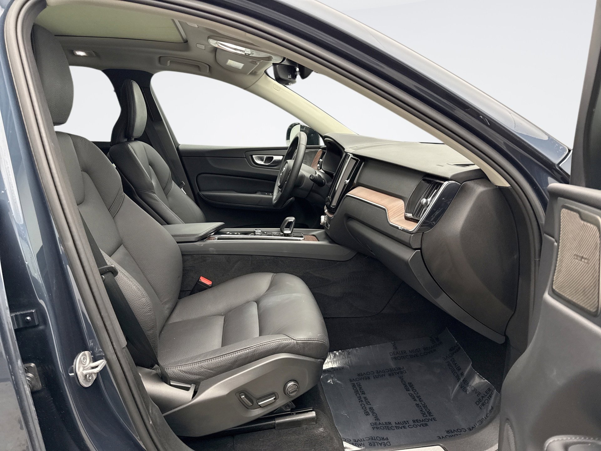 Used 2023 Volvo XC60 T8 Plus w/ Climate Package image 18